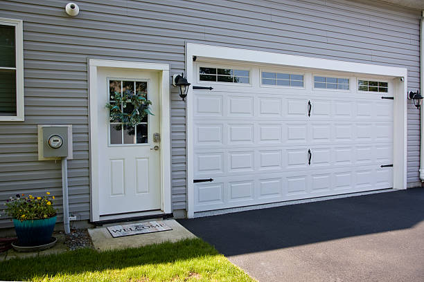 24/7 Emergency Garage Door Panel Replacement experts in Reed City, MI